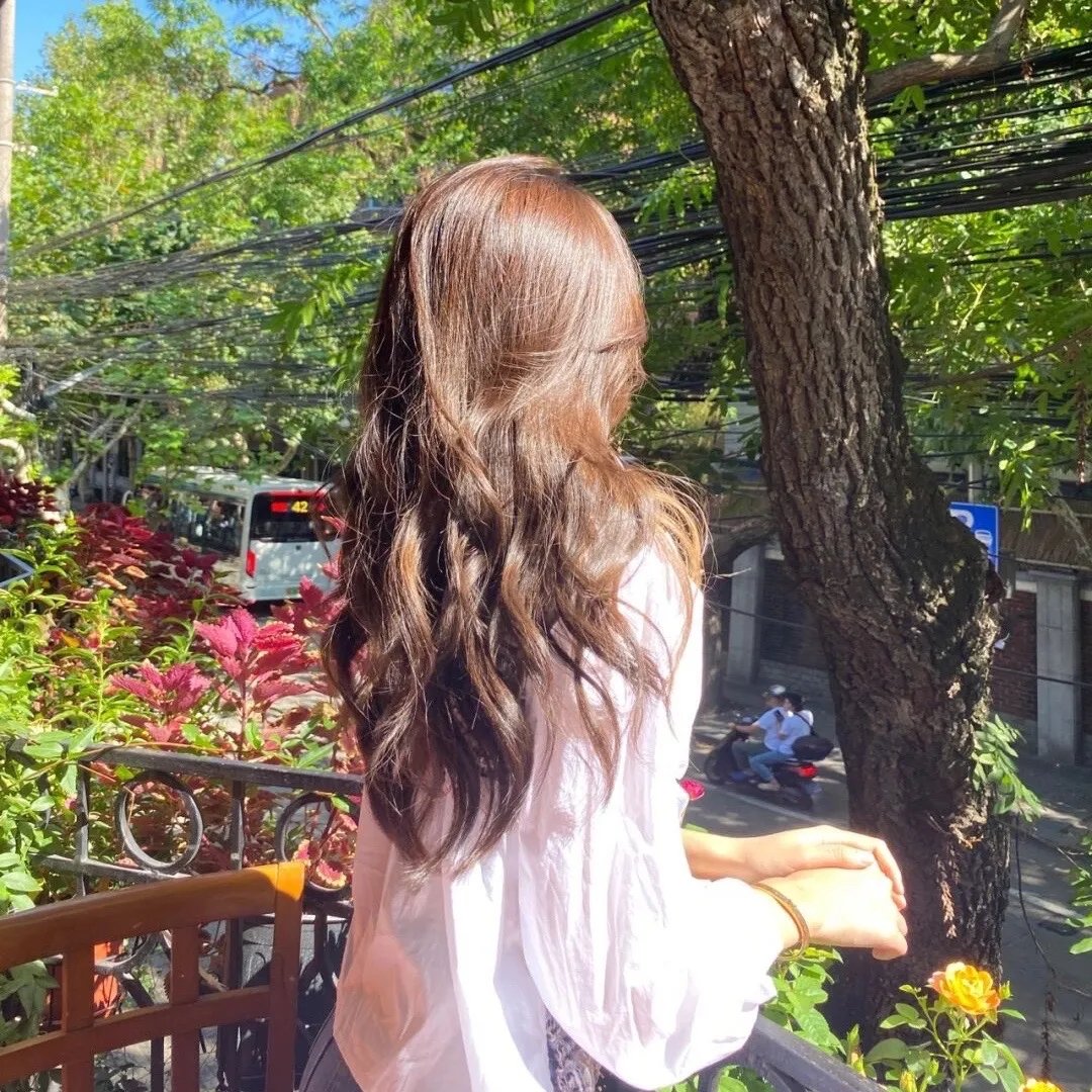 照片中的女孩